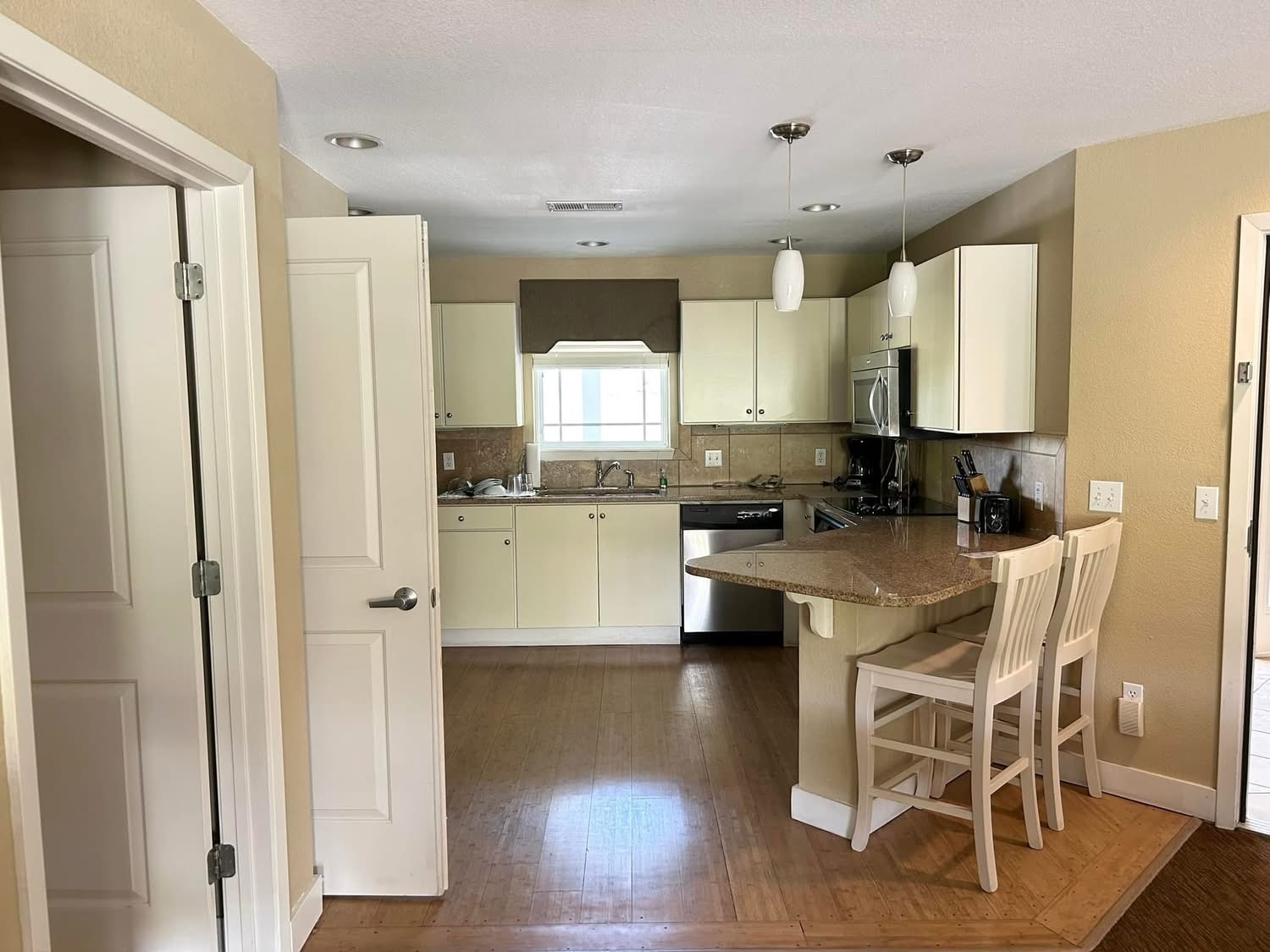 Loading Resort Image...