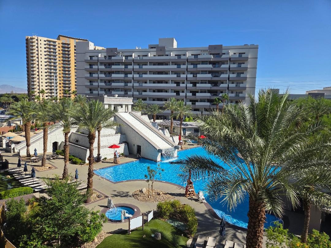 Loading Resort Image...